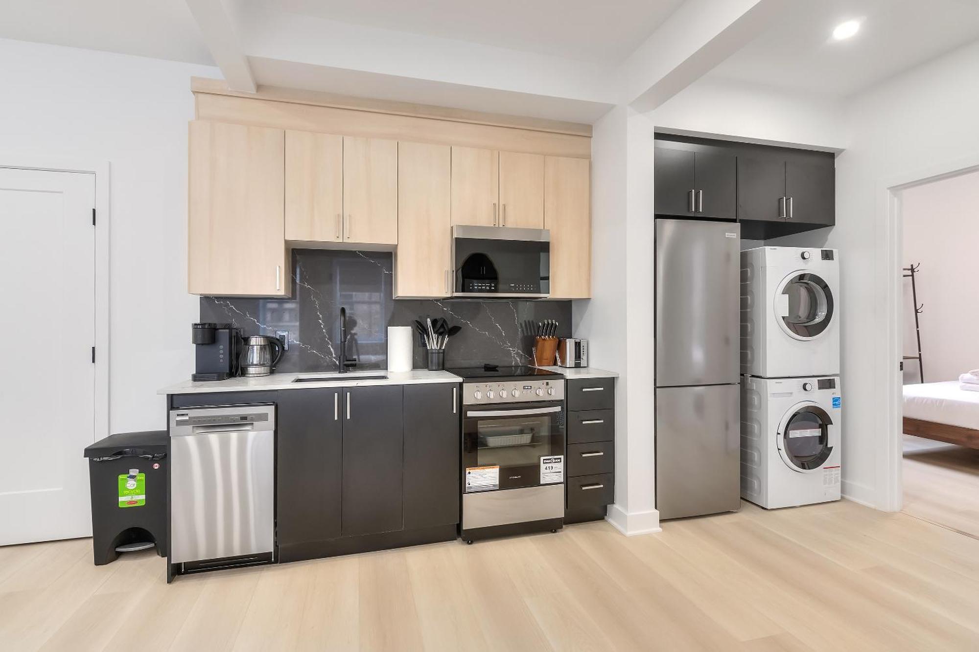 Free Indoor Parking Cozy & Spacious Condo In Heart Of Downtown Montreal Bagian luar foto